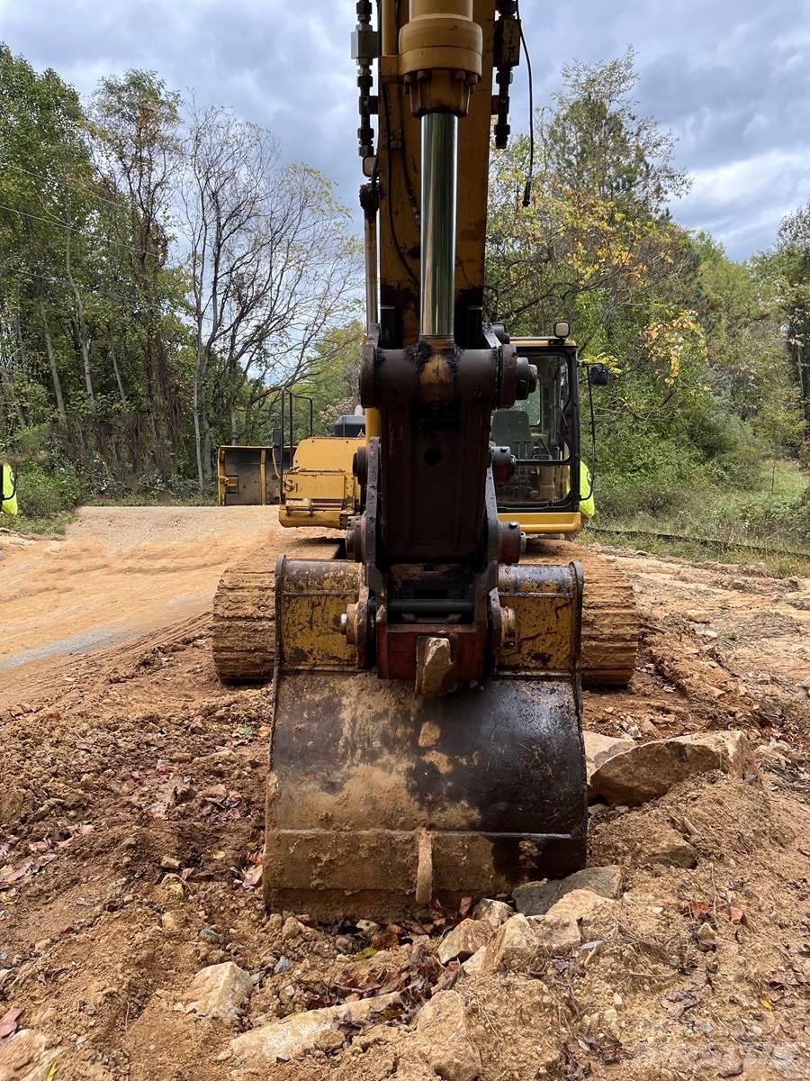 CAT 330L Crawler excavators