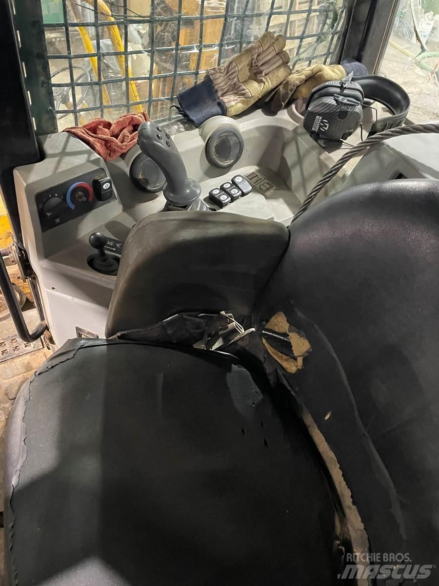 CAT 525C Skidders
