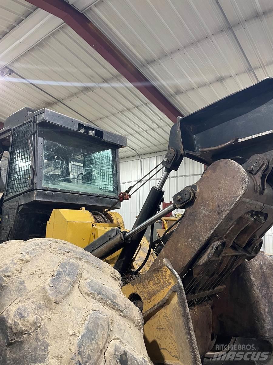 CAT 525C Skidders