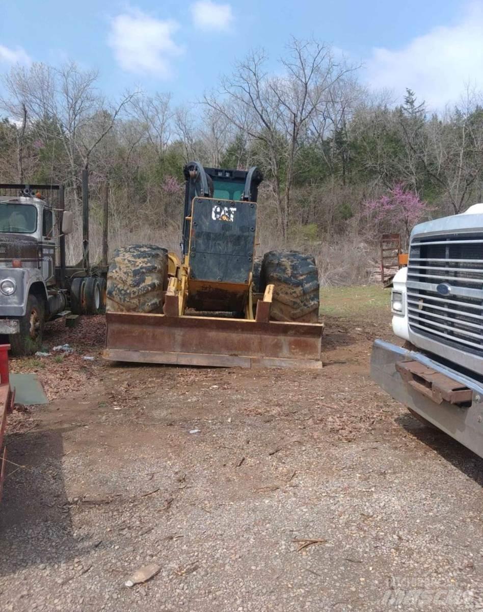 CAT 525D Skidders
