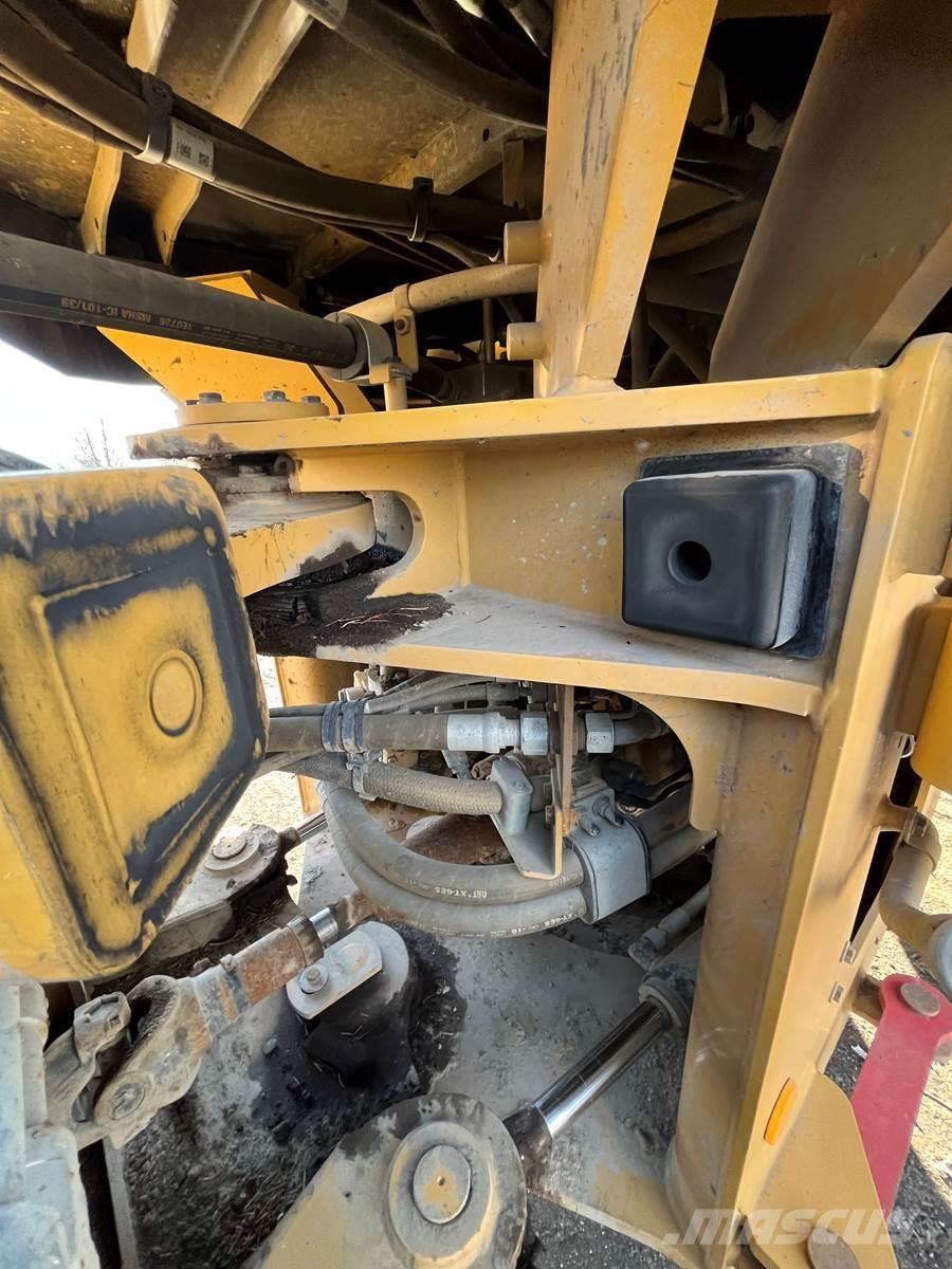 CAT 930M Wheel loaders