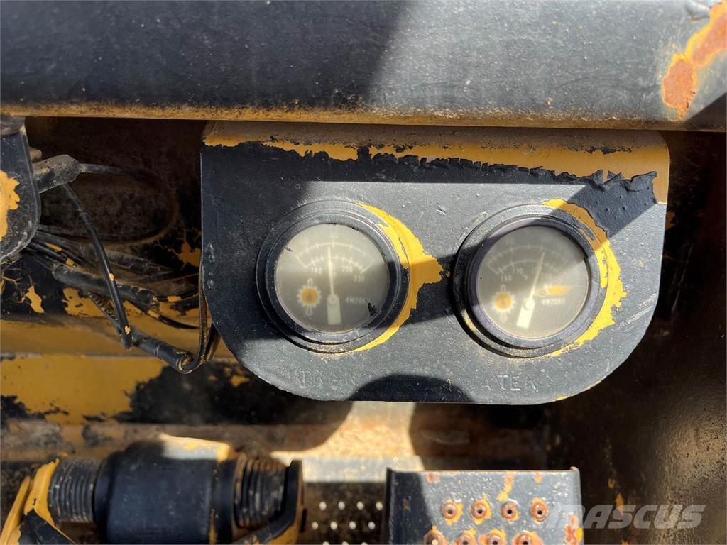 CAT 953 Crawler loaders