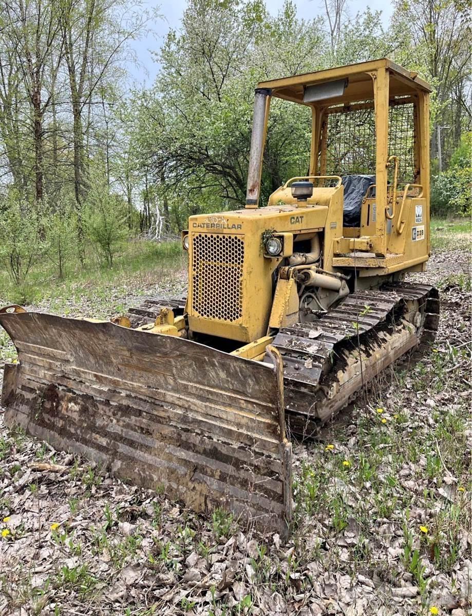 CAT D3B Crawler dozers
