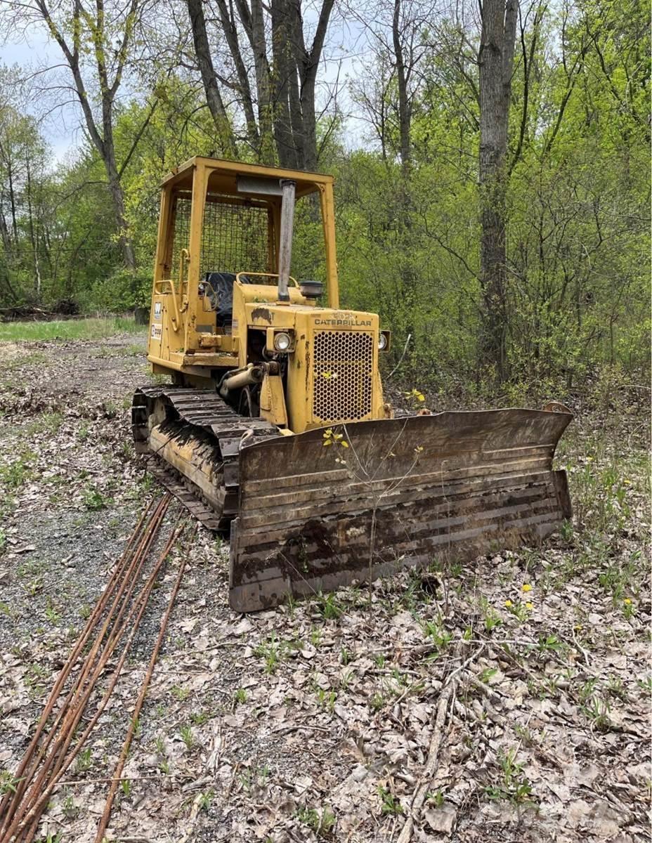 CAT D3B Crawler dozers