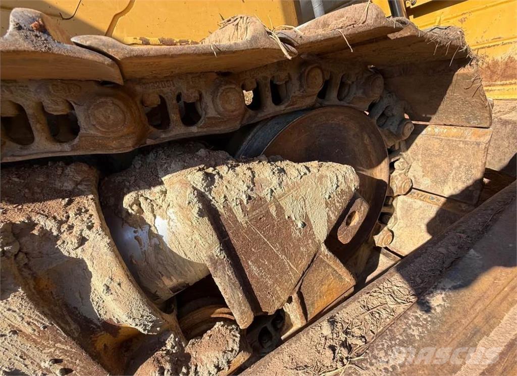 CAT D6 Crawler dozers