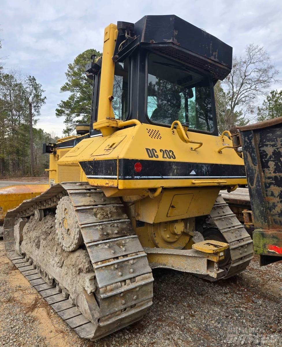 CAT D6M XL Crawler dozers