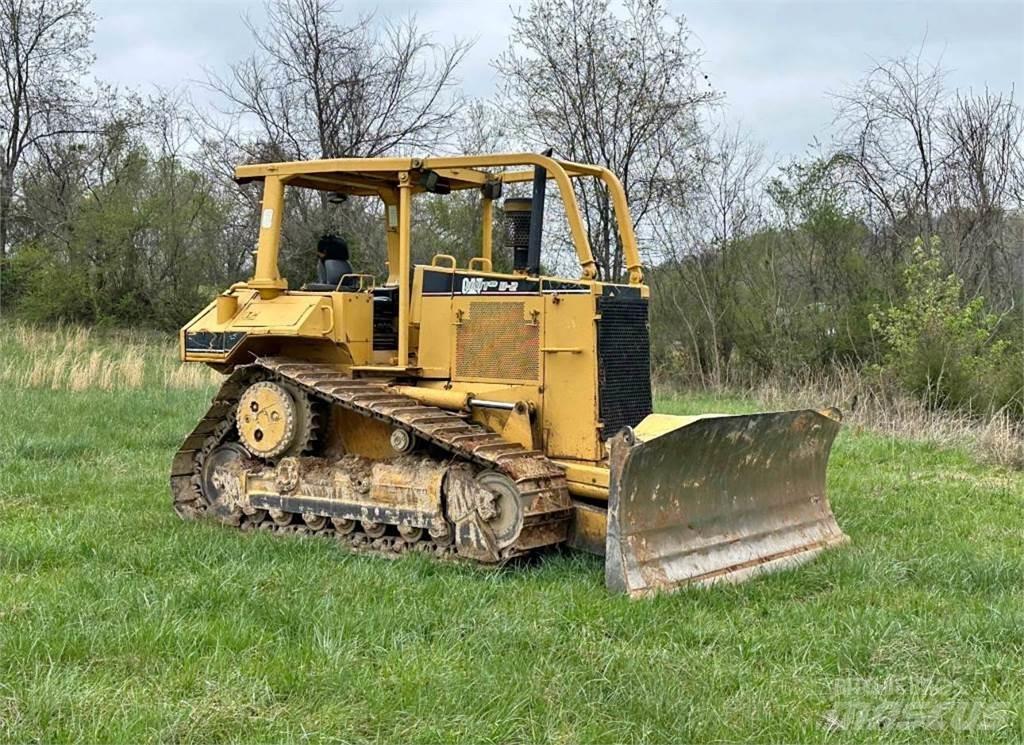 CAT D6M XL Crawler dozers