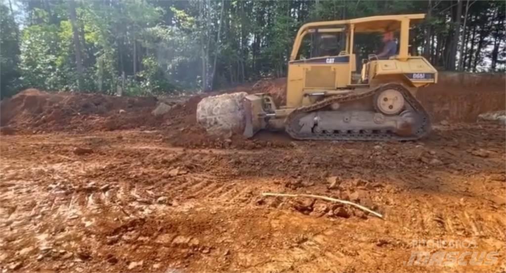 CAT D6M XL Crawler dozers