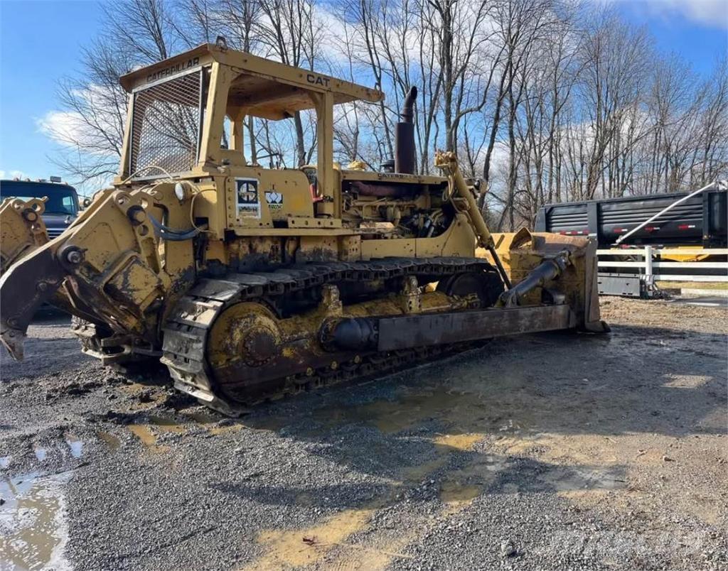 CAT D8H Crawler dozers