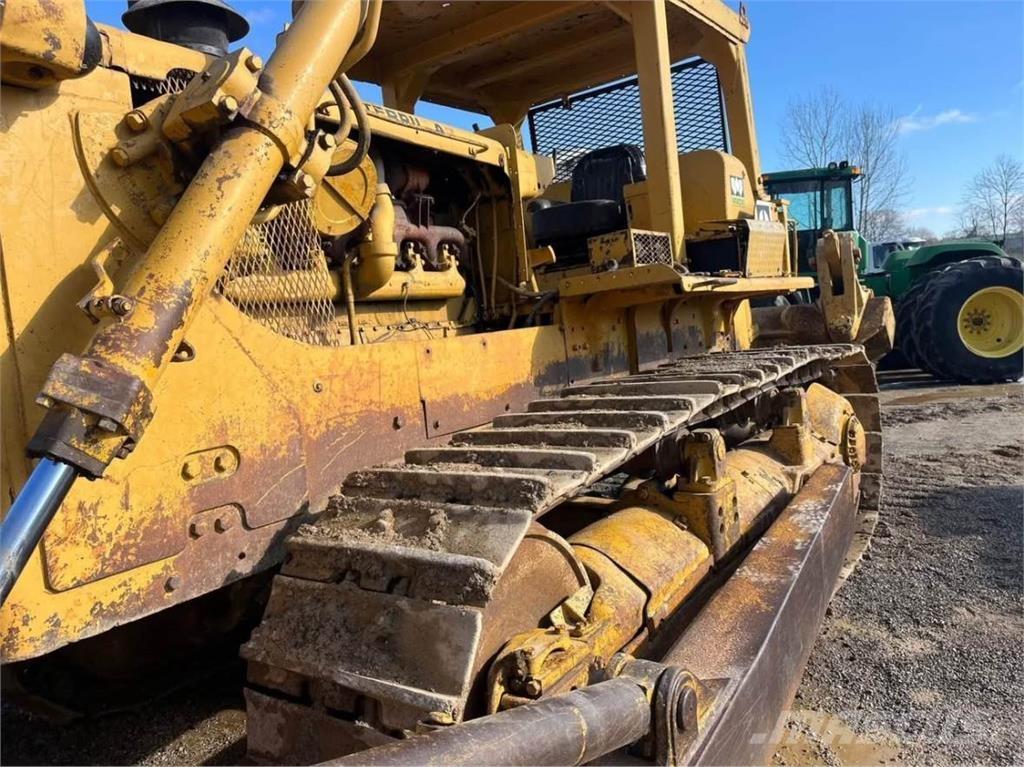 CAT D8H Crawler dozers