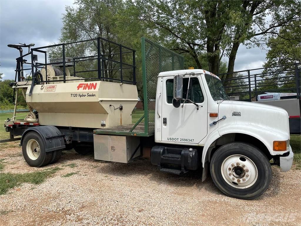 Finn T120 Receiving hoppers, blowers and elevators