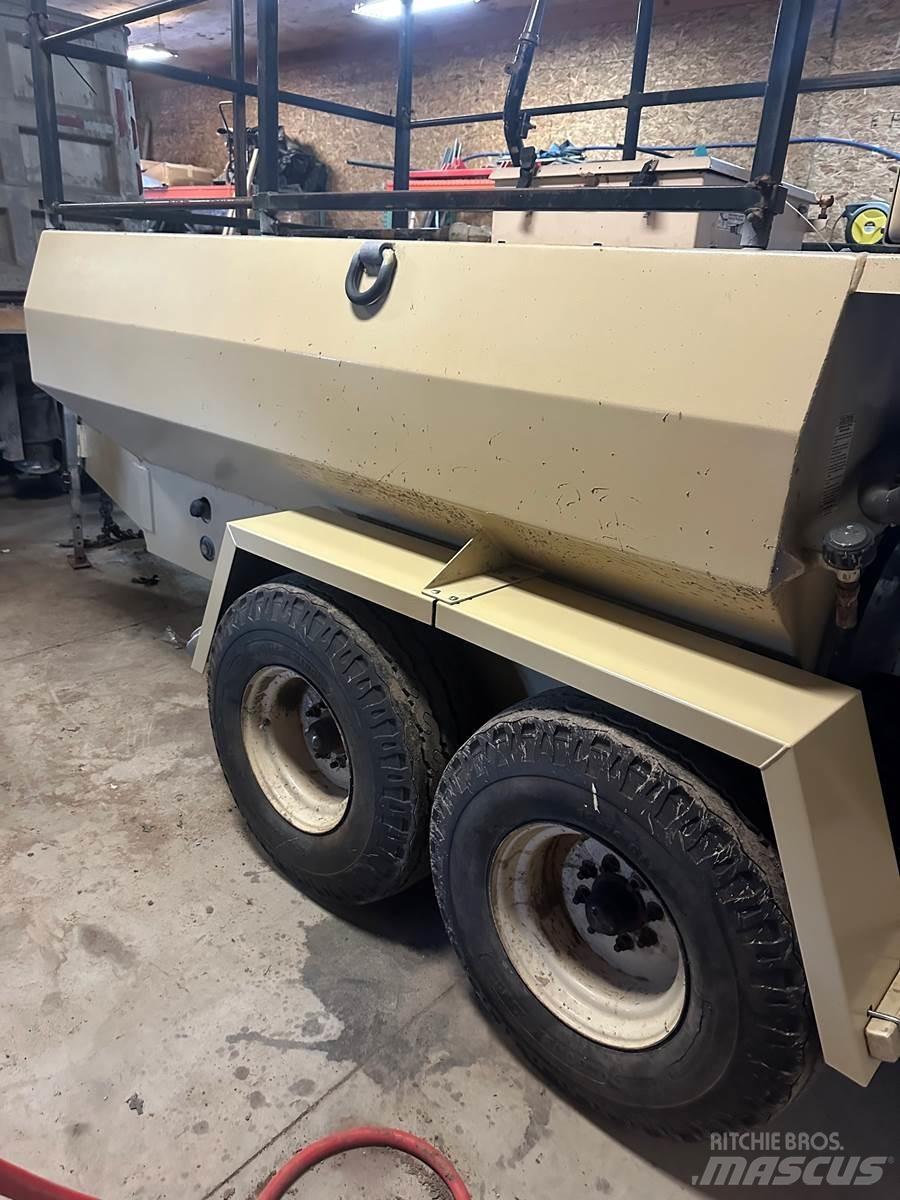 Finn T120 Receiving hoppers, blowers and elevators