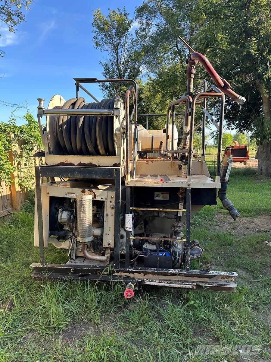 Finn T120 Receiving hoppers, blowers and elevators