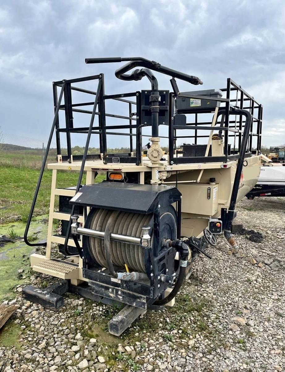 Finn T170 Receiving hoppers, blowers and elevators