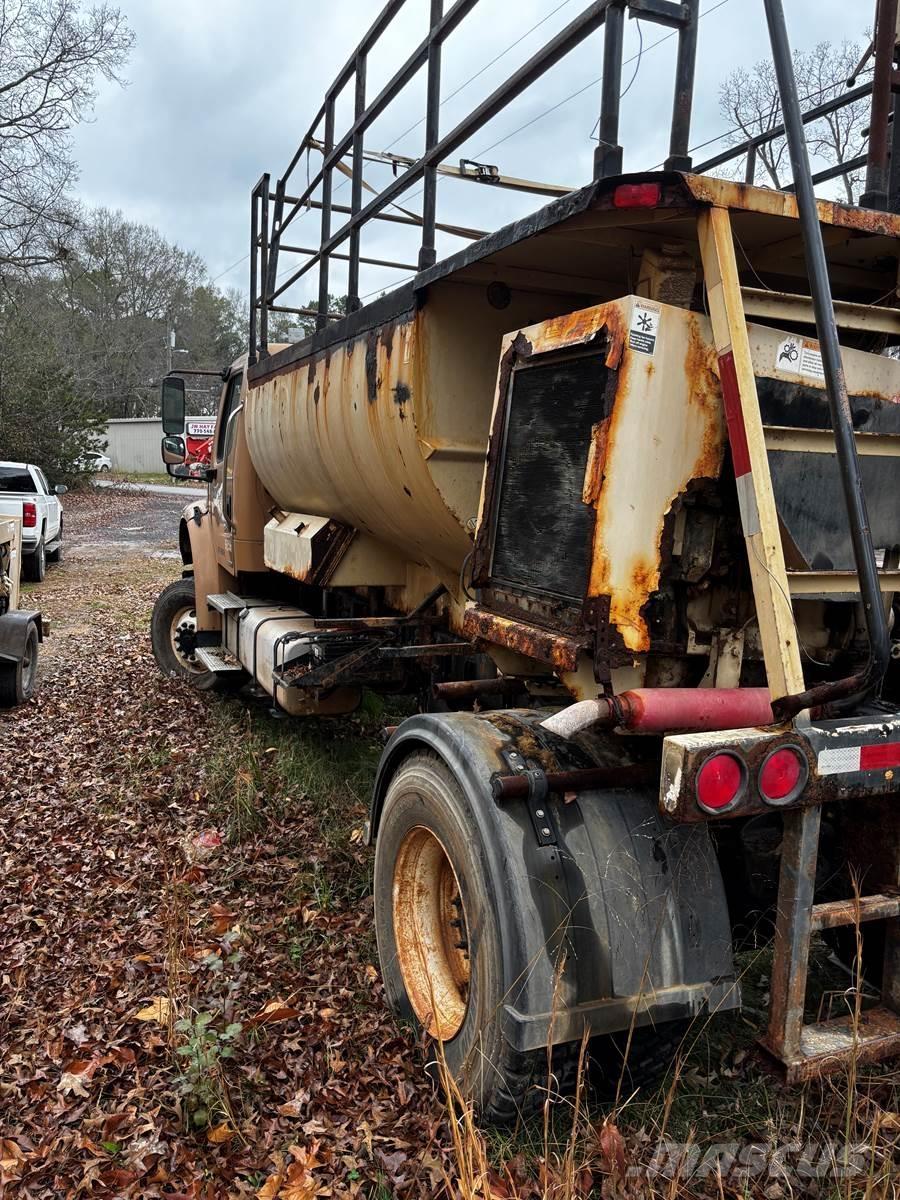Finn T170 Receiving hoppers, blowers and elevators