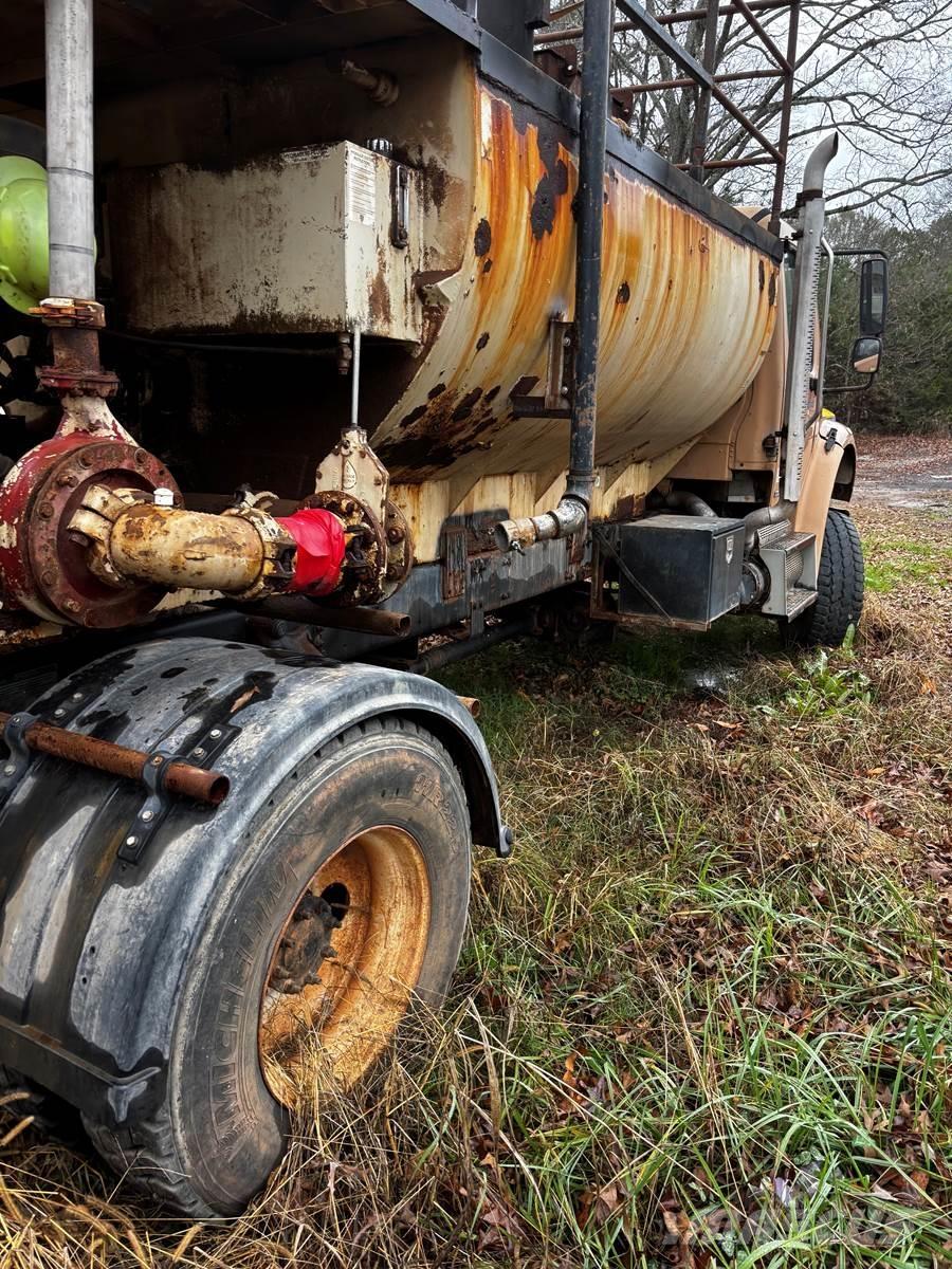 Finn T170 Receiving hoppers, blowers and elevators