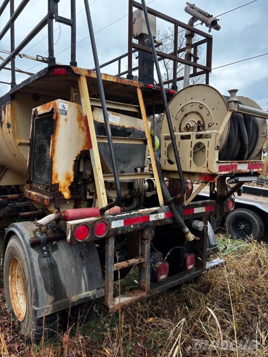 Finn T170 Receiving hoppers, blowers and elevators