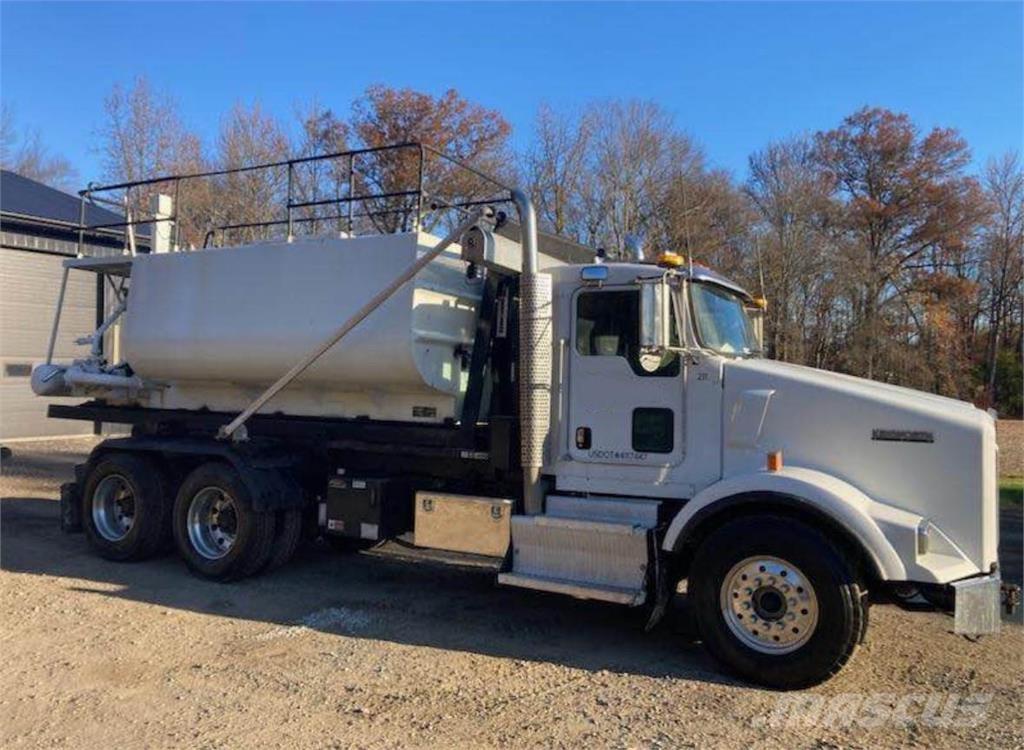 Finn T240 Receiving hoppers, blowers and elevators