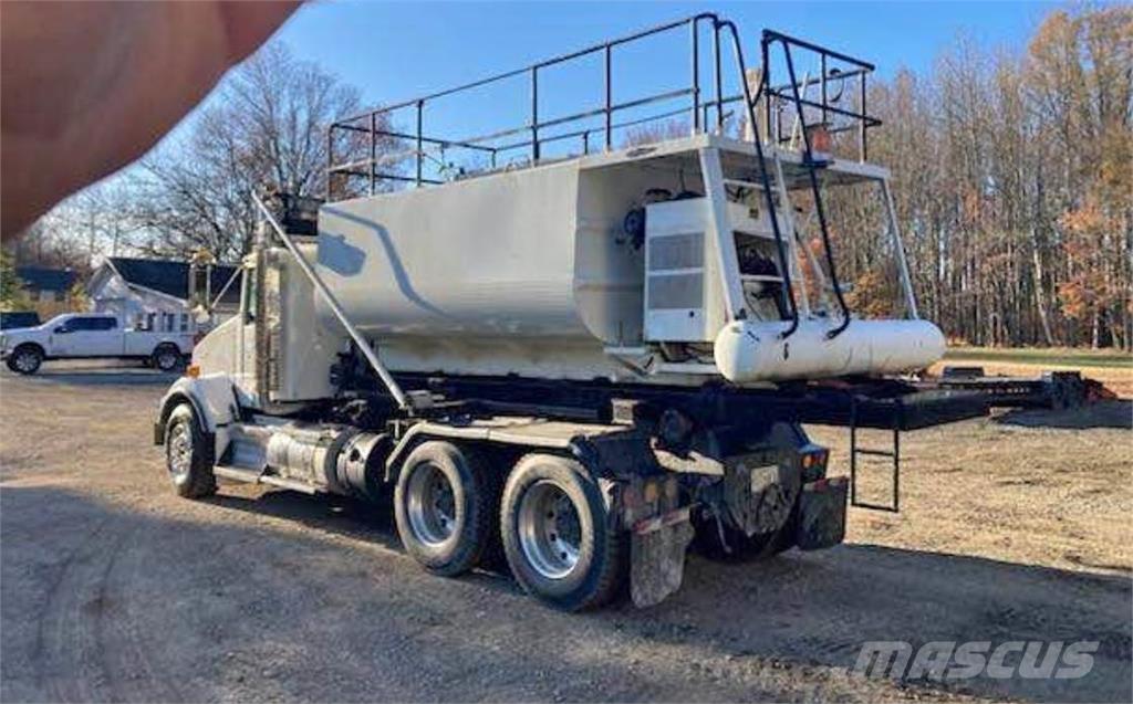 Finn T240 Receiving hoppers, blowers and elevators