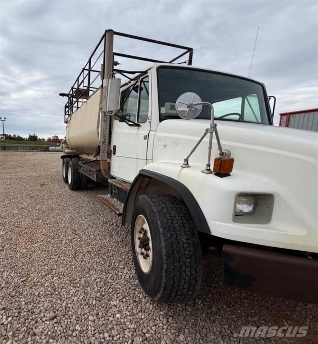 Finn T330 Receiving hoppers, blowers and elevators