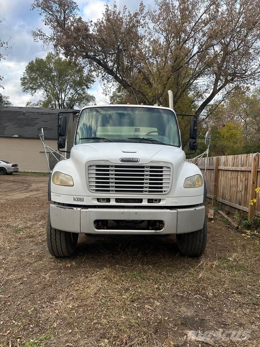 Finn T330 Receiving hoppers, blowers and elevators