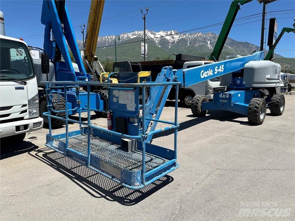 Genie S-45 Telescopic boom lifts