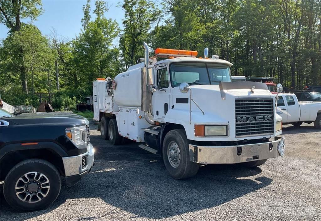 Mack CH613 Tanker trucks