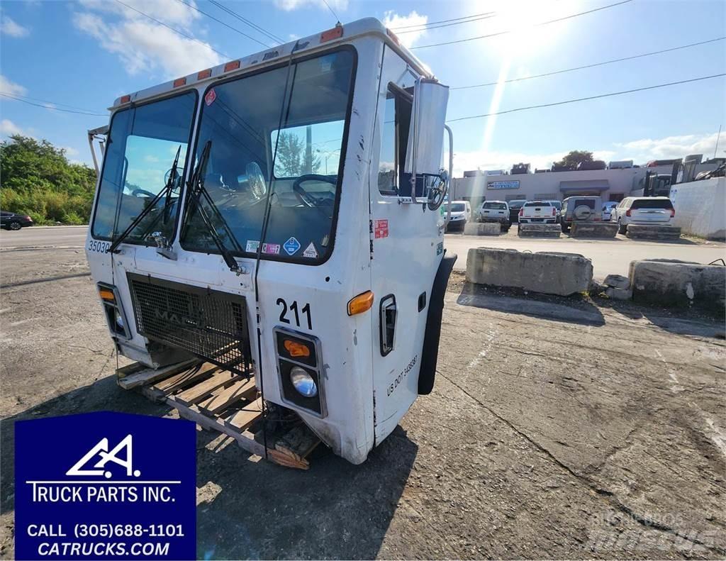 Mack LE613 Transportation - Others