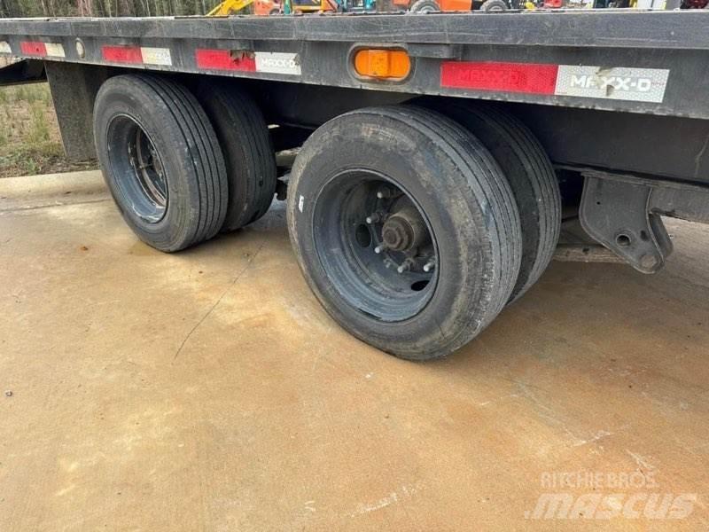  Maxxd Vehicle transport trailers
