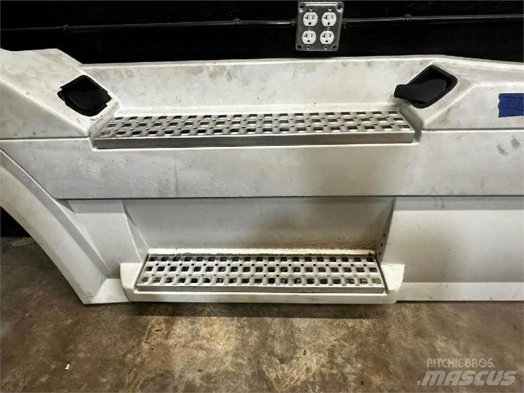 Volvo VNL Construction - Others