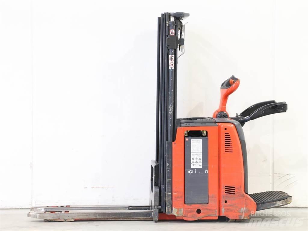 Linde D12AP/133 Pedestrian stacker