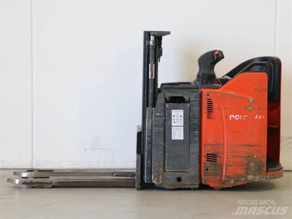 Linde D12HPSP/133 Pedestrian stacker