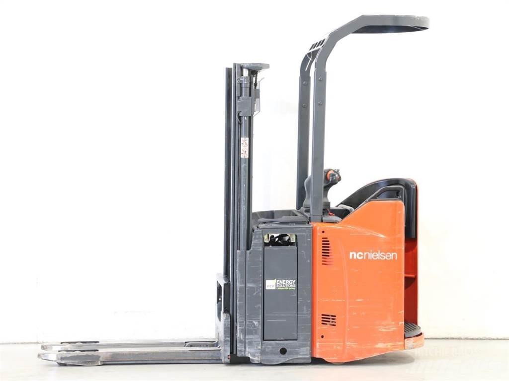 Linde D12SP/133 Pedestrian stacker