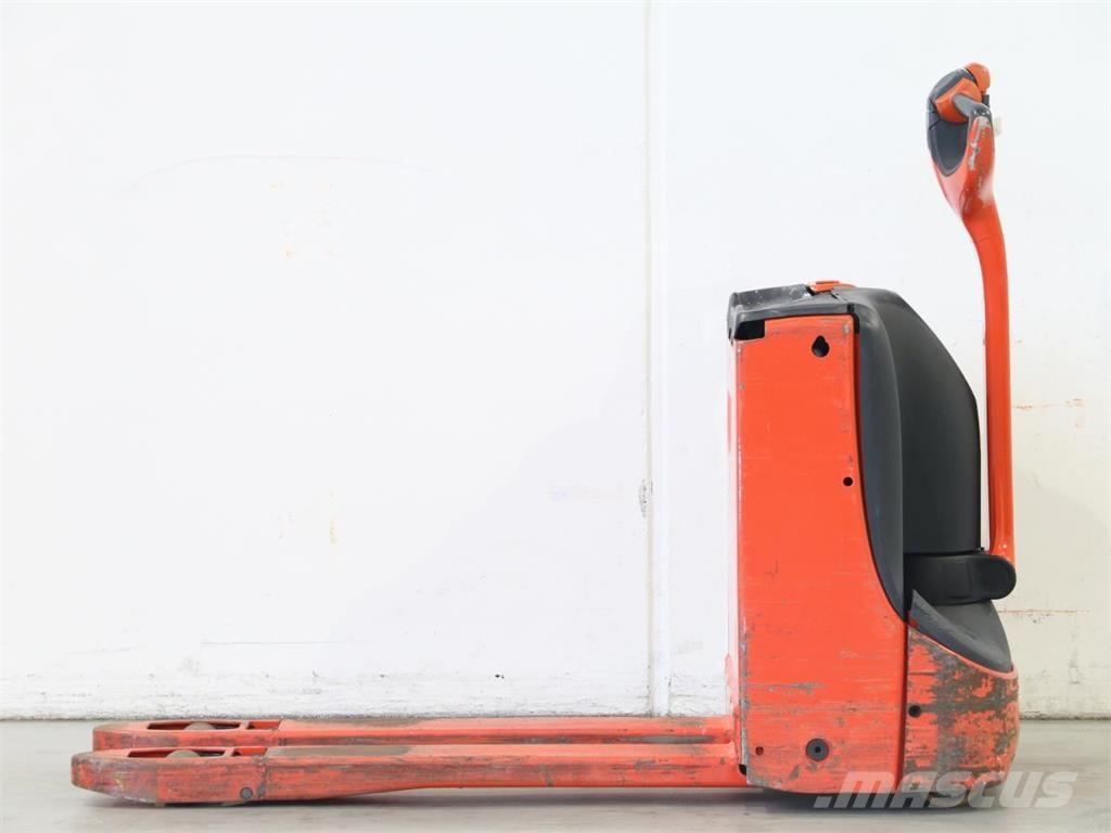 Linde T16/1152 Pedestrian stacker