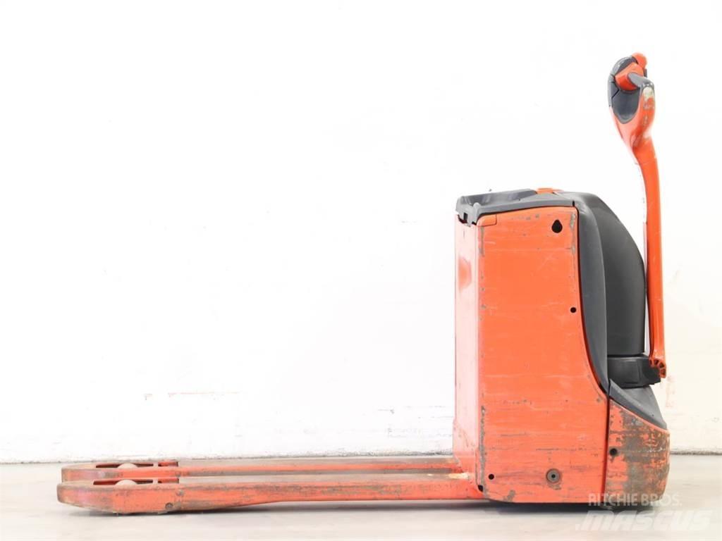 Linde T16/1152 Pedestrian stacker