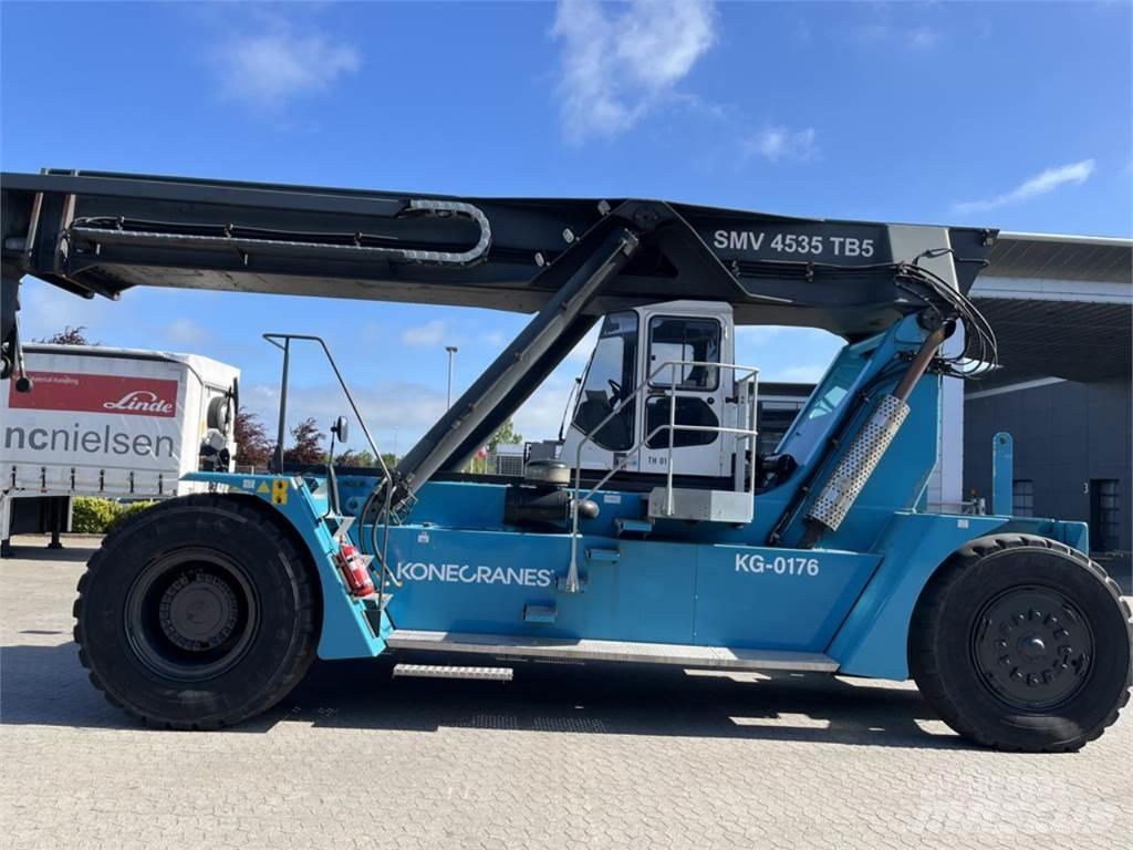SMV 4535 TB5 Reach trucks