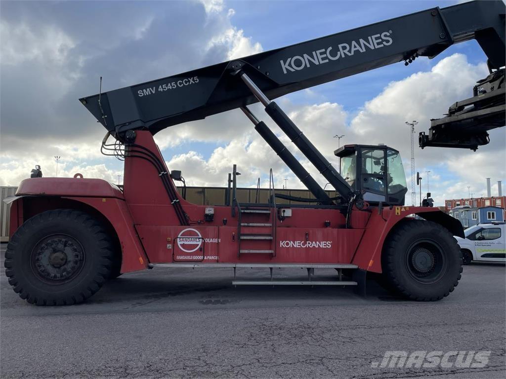SMV 4545 CCX5 Reach trucks