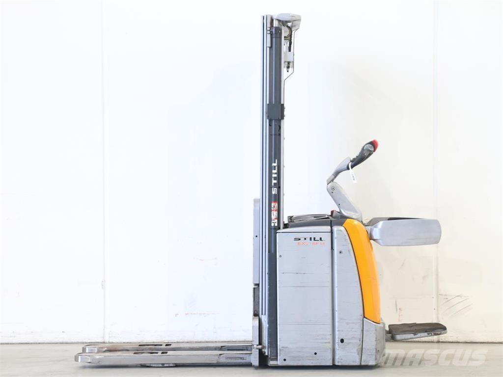 Still EXV-SF14 Pedestrian stacker