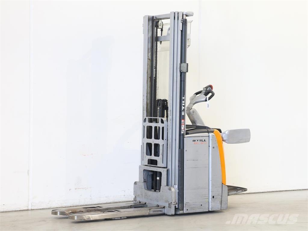 Still EXV-SF14 Pedestrian stacker