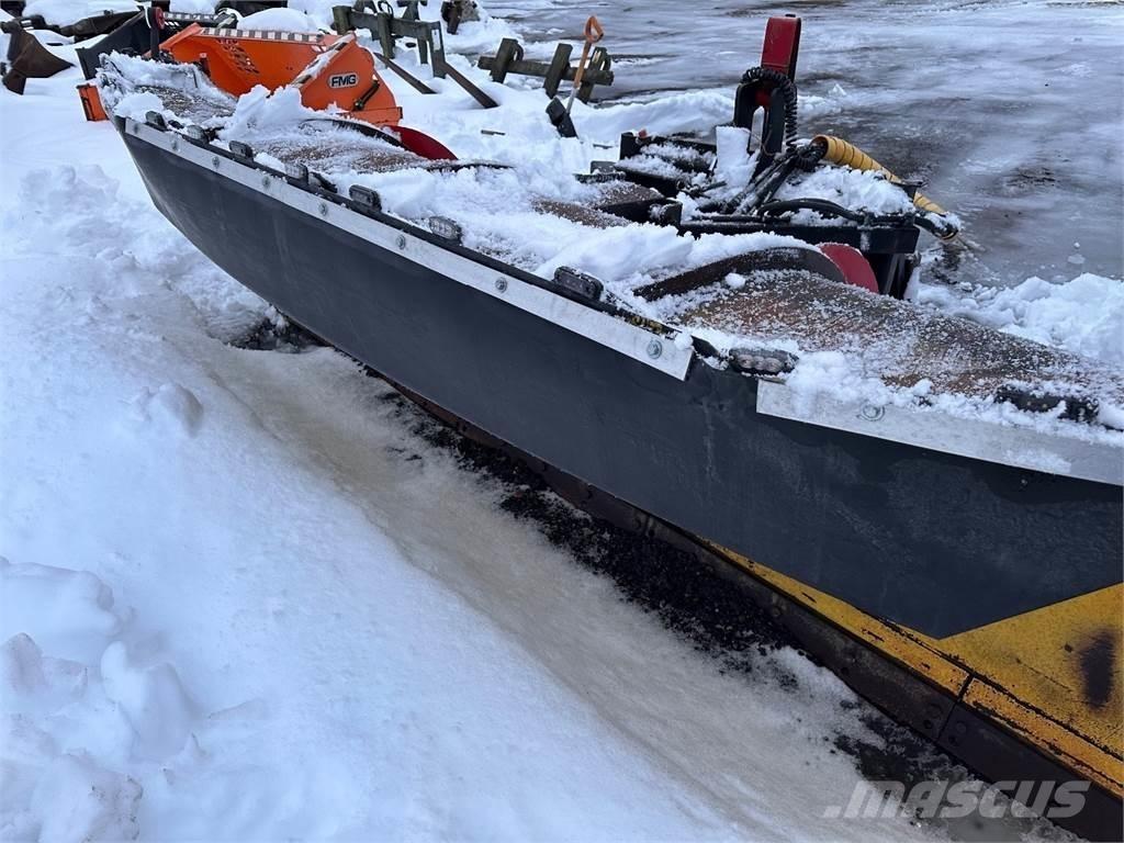 Ajax 3000 HJX Snow blades and plows