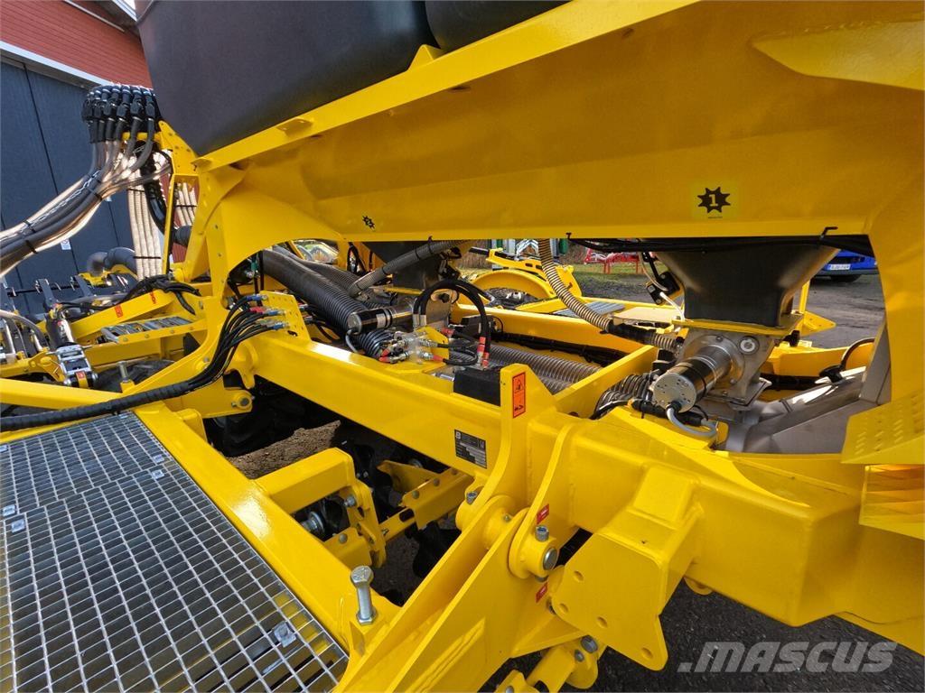 Bednar Omega Planters