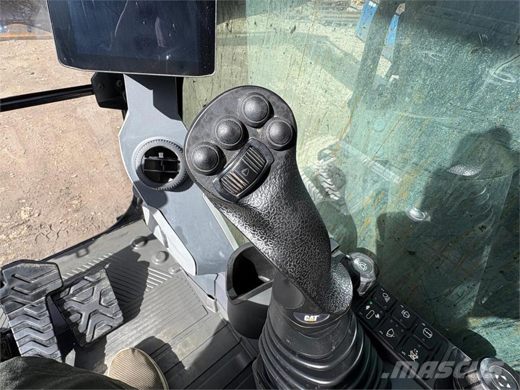 CAT 325 Crawler excavators