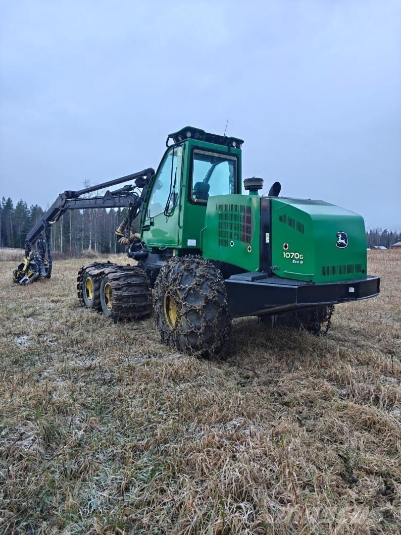 John Deere 1070 D Harvesters