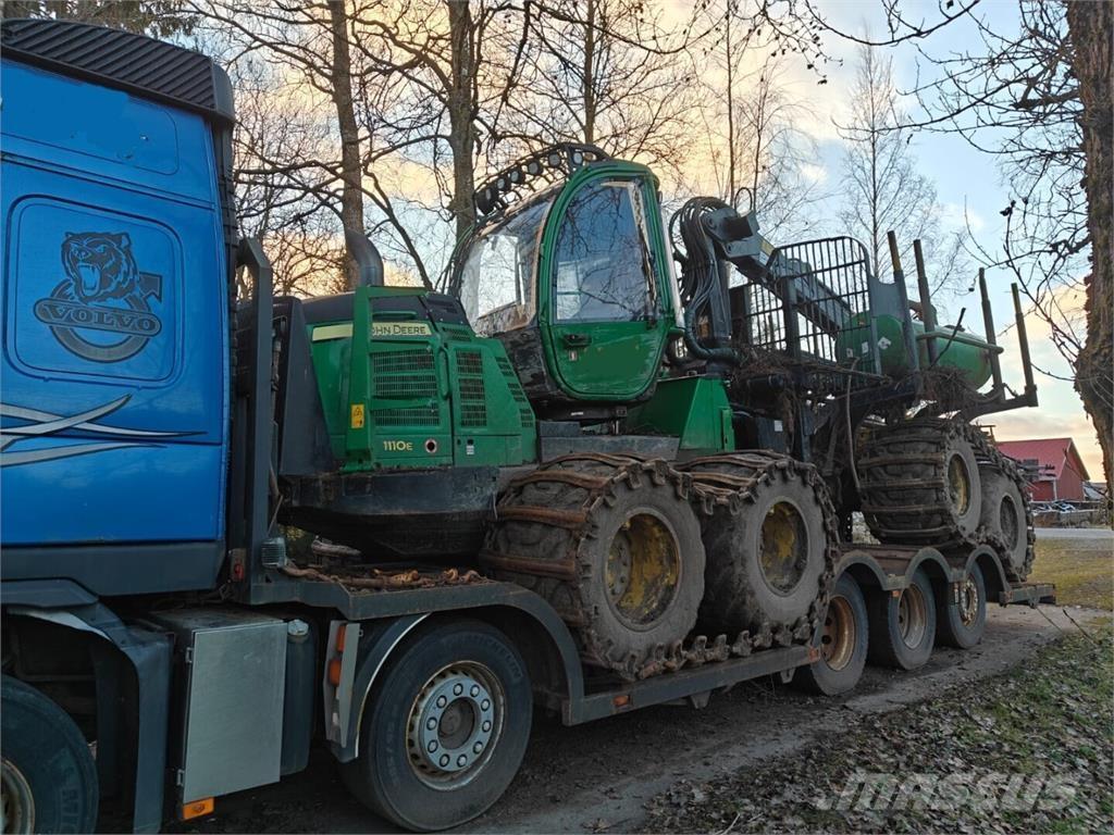 John Deere 1110 E Forwarders