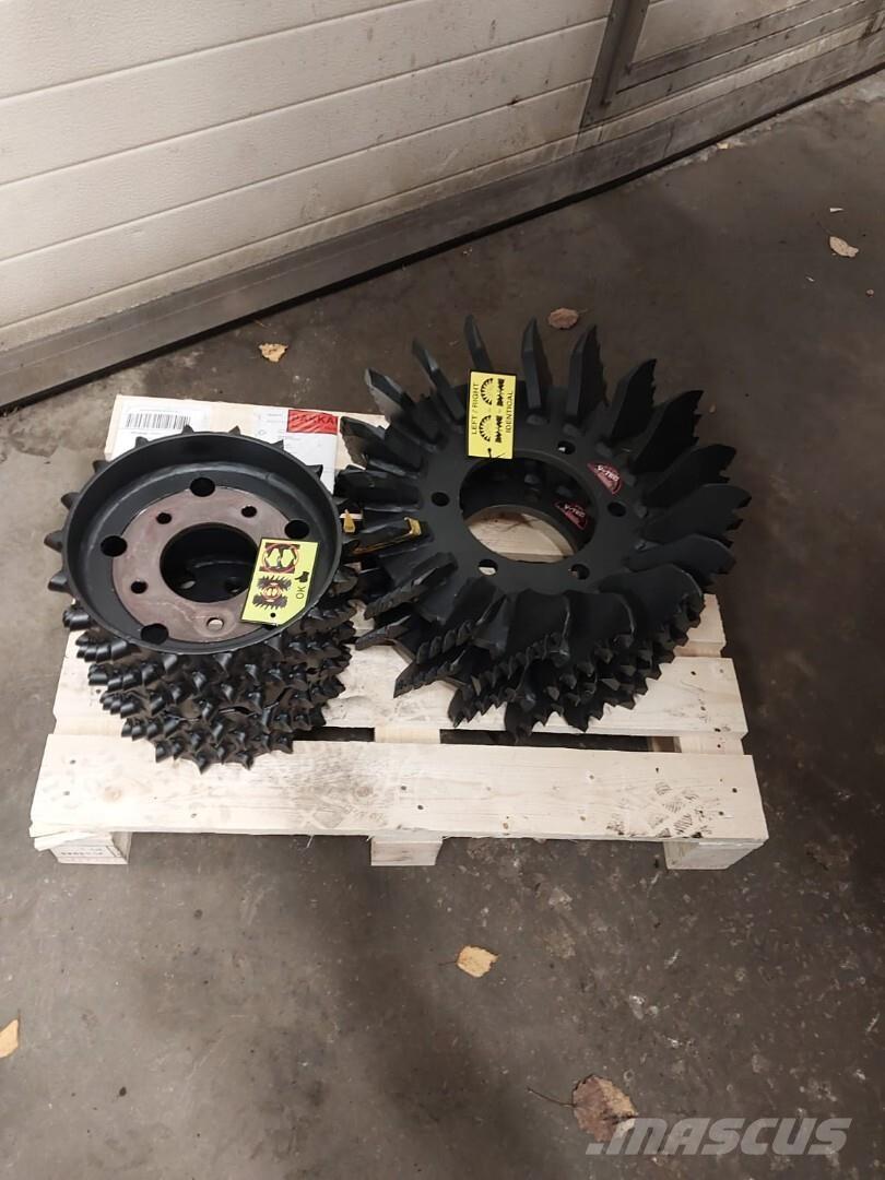 John Deere H415 Harvester heads