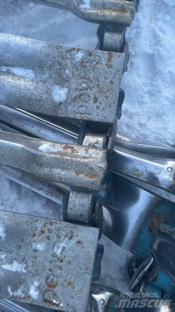 Ponsse Elephant . Tracks, chains and undercarriage