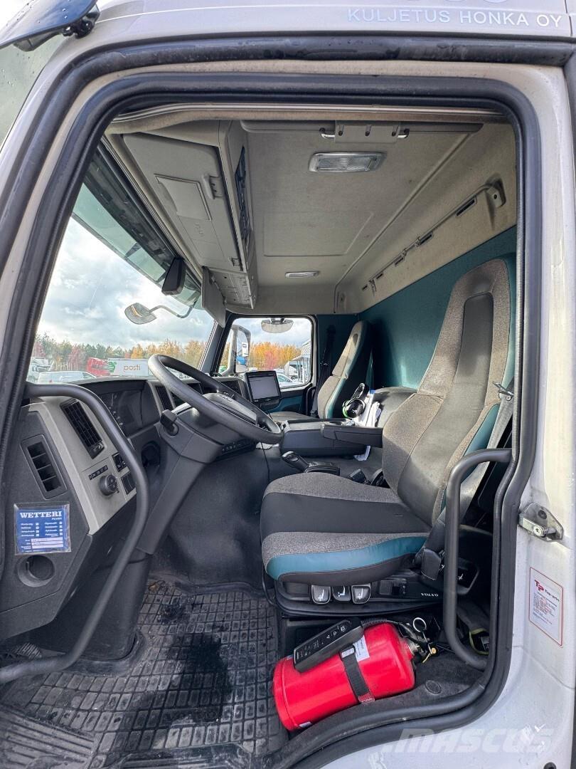 Volvo FM330 6x2 Temperature controlled trucks