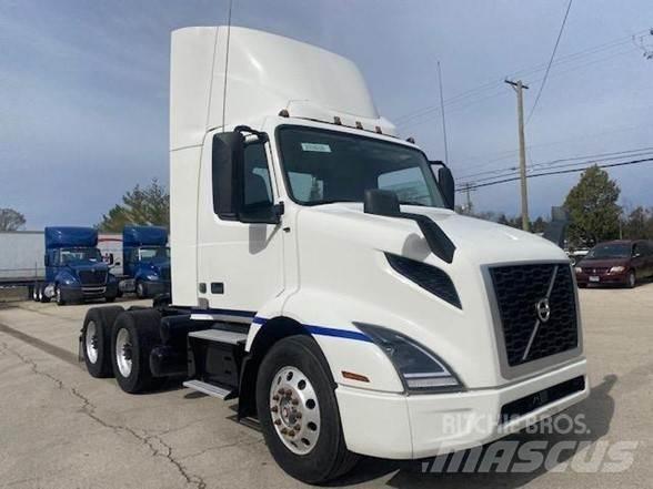 Volvo VNL64T300 Tractor Units