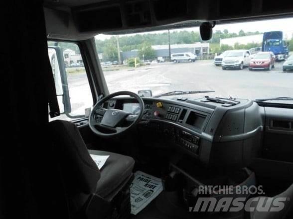 Volvo VNL64T860 Tractor Units
