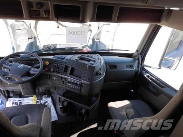 Volvo VNL64T860 Tractor Units